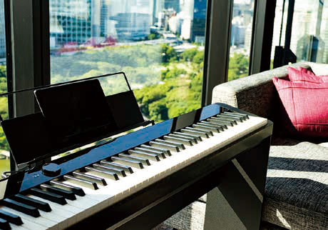 カシオ計算機（株）のデジタルピアノ「Privia ( プリヴィア）」の新モデル「PXS1000BK」を日本で初めて全客室に導入。五感を魅了する体験を提供するコンテンツの一つ