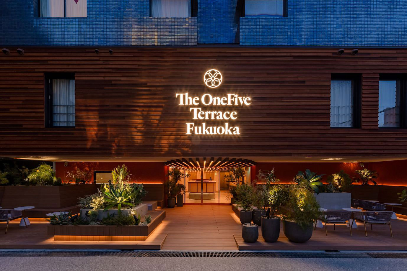 The OneFive Terrace Fukuokaの屋外テラスを備えるエントランス イメージ