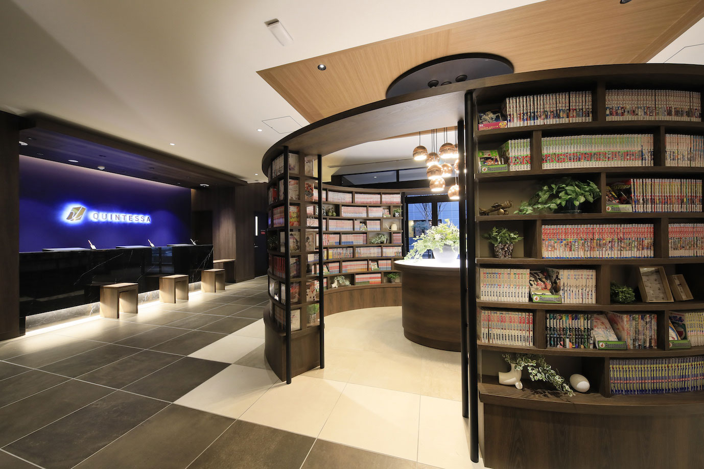クインテッサホテル福岡天神　MANGA Libraryを設置したフロントロビー