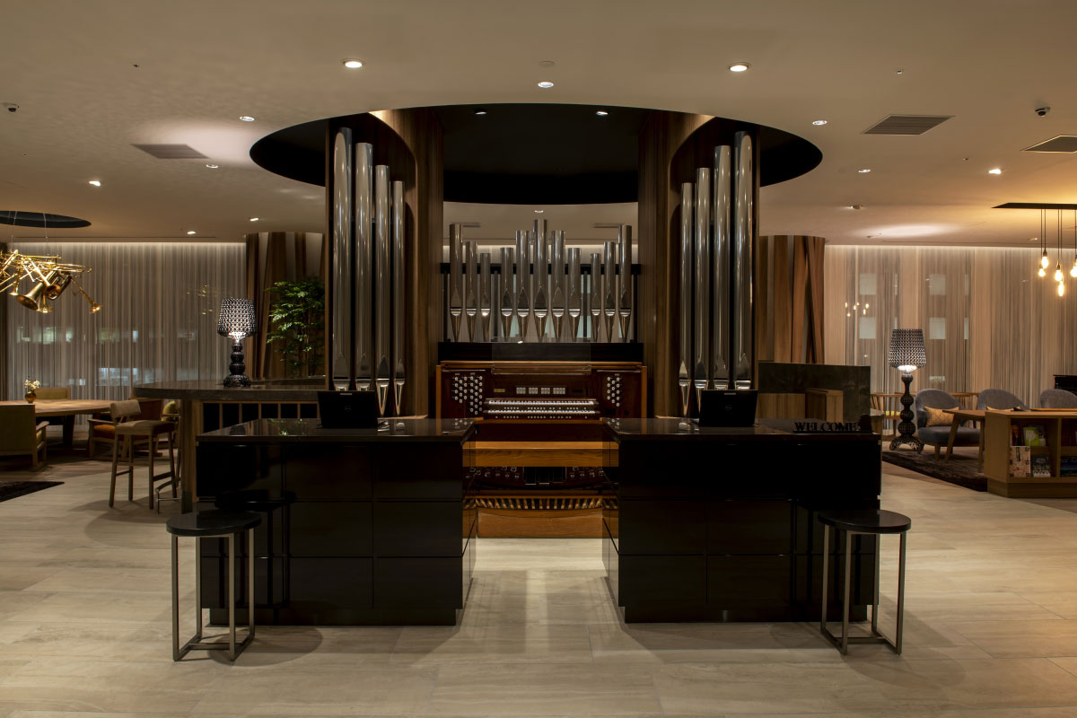 ホテルグランバッハ仙台のクラシック・オルガン「ロジャース・オルガンN-835」 を設置したフロント