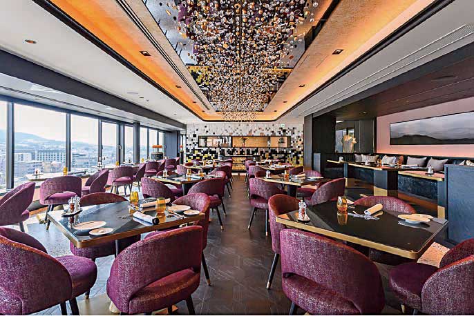 ホテル最上階に位置する「Restaurant Grand Caf. Fauchon（レストラングランカフェフォション」（52席）では、オールデイダイニングとしてホテルのコンセプト「FAUCHON Meets Kyoto. Feel Paris.」を食で表現したメニューを提供する