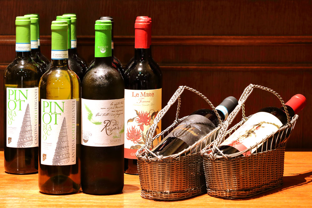 カジュアルラインのワインと共に、ミラノ本店のオーナーシェフ、エツィオ・サンティン氏がセレクトしたイタリアワインが楽しめるのも魅力だ