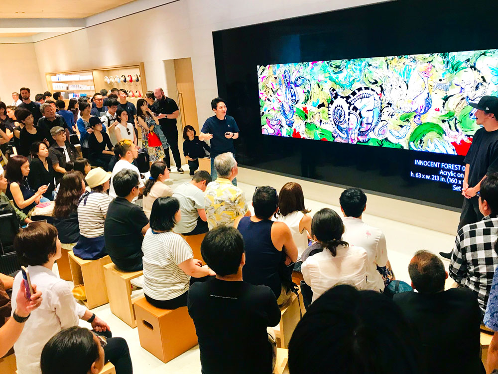 Today at Apple。丸の内ストアで開催した栄えある第一回目のセッションは、アーティストのSHUN SUDOを迎えて。キュレーション能力をフルに活かしたアーティストセレクションと魅力あふれるプログラム内容は常に人気が高く、多くの参加者で賑わった