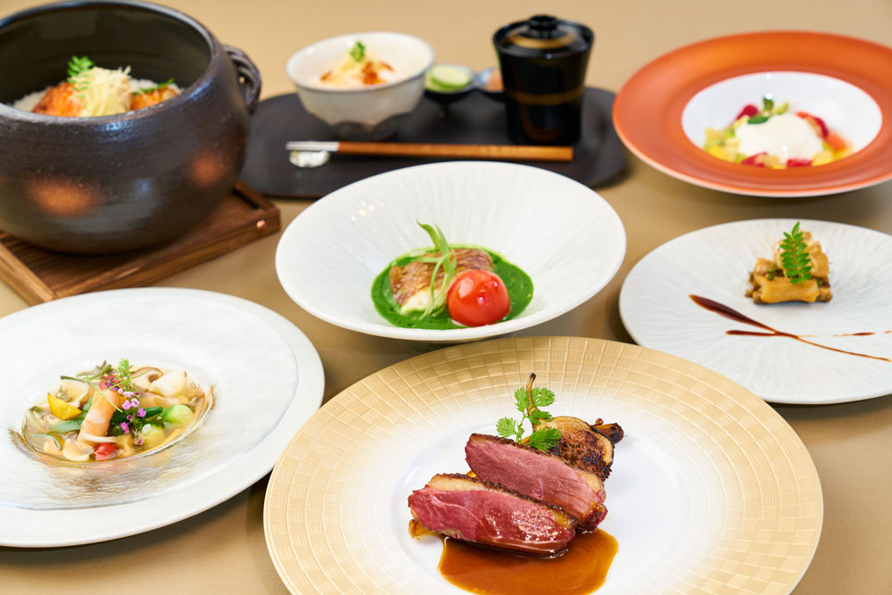 箱根山麓三島野菜や駿河湾の海鮮を炉端グリル料理 でコース仕立てに。ディナーコース6050 円~