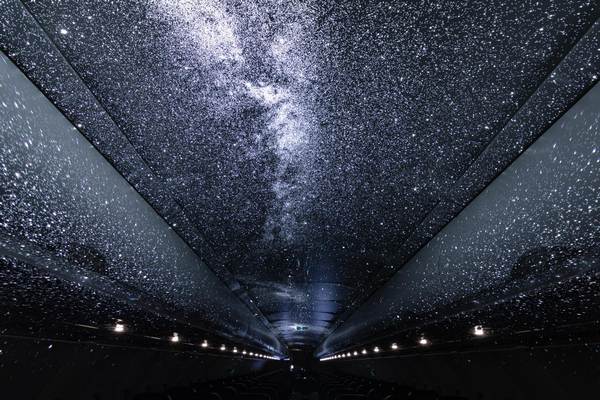 観光産業で働く人とその家族を応援、スターフライヤーのプラネタリウム上映遊覧フライトに99名をご招待