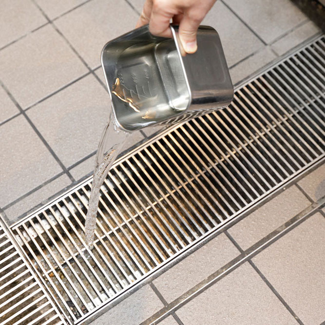 微酸性電解水を排水溝に流すことで、においの軽減にもつながっている