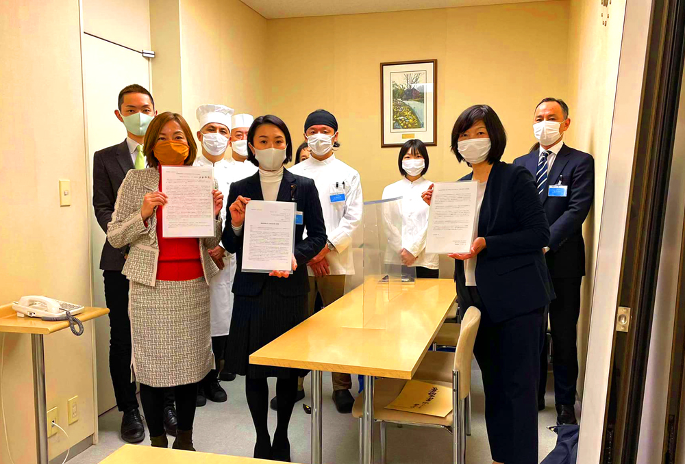 要望書提出の際は東京都議会議員上田令子氏と目黒区議会議員白川愛氏も同行(画像は白川氏提供)