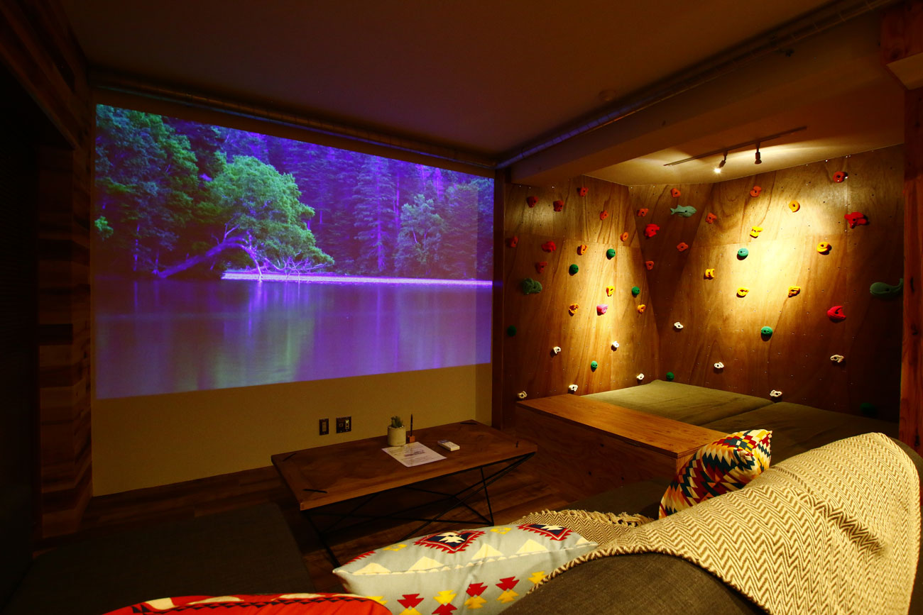 365BASE outdoor hostel　アウトドアコンセプトの宿泊施設にボルダリングルーム新設