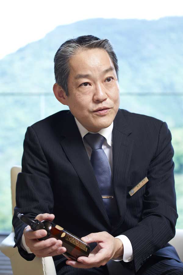 総支配人 藤井 育郎 氏