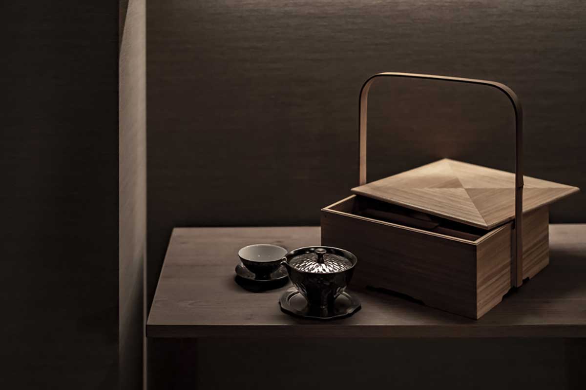 オリジナルの茶器をそろえた「茶箱」