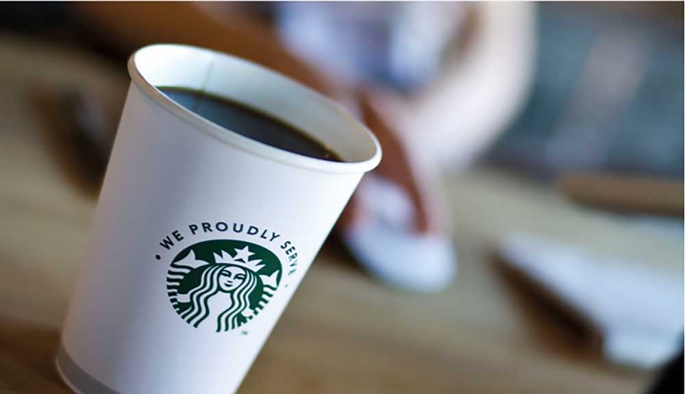 スターバックスの店舗と同じコーヒー豆を使用し、約10類のメニューを楽しめる