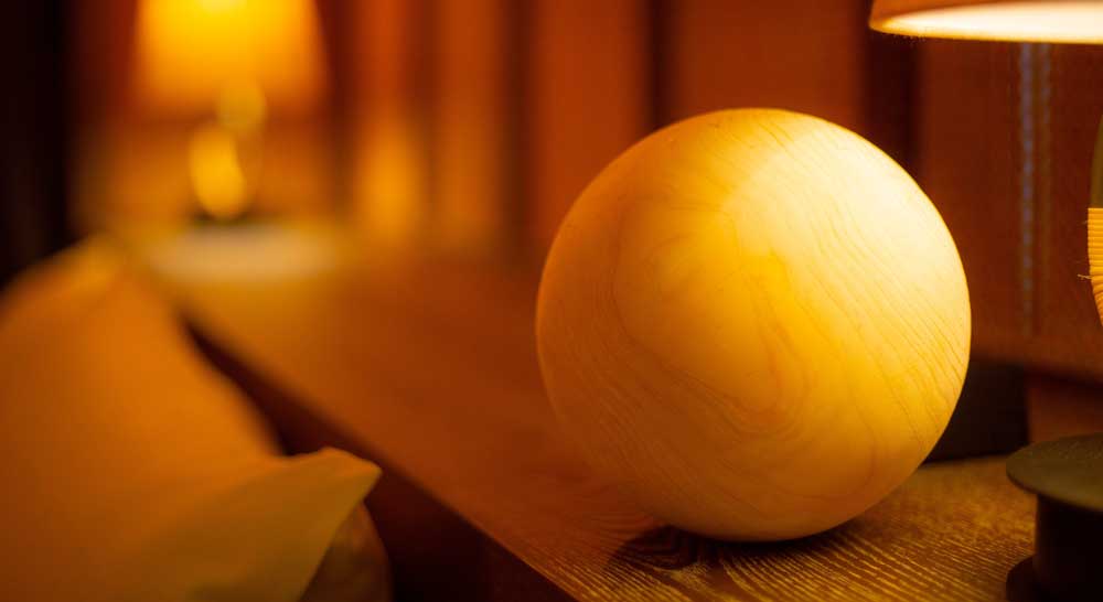 GOOD NATURE HOTEL KYOTO　サステナブルアクションとして、間伐材でつくられた檜玉を客室に設置