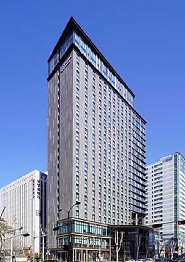 スタンダードダブルは 1室当たり1万円～2万 5000円（税込み、日本からの予約 時）にて販売する