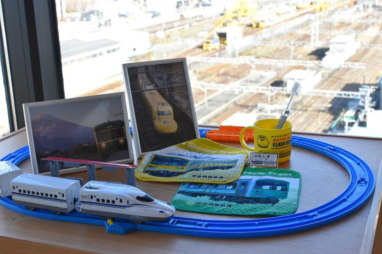 プラレール、三島周辺の鉄道写真を装飾