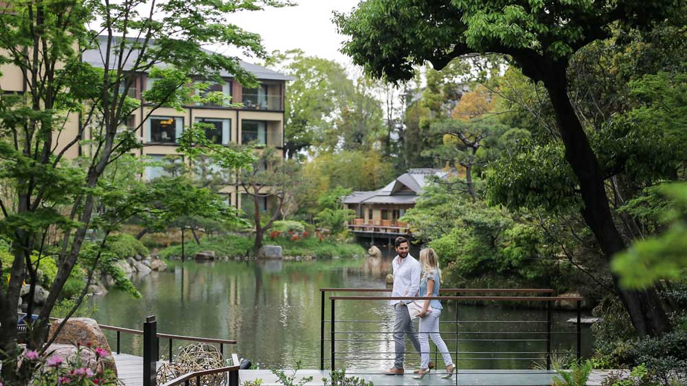 フォーシーズンズホテル京都の池庭「積翠園」