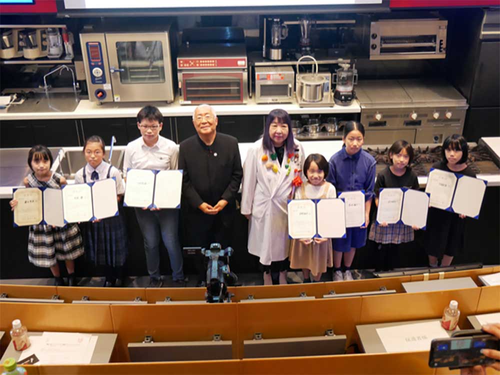 10名の小学生が優秀賞に選出