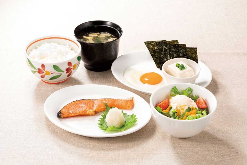 今回登録されたメニューの一つ「鮭朝食」（ポテトサラダチョイス）