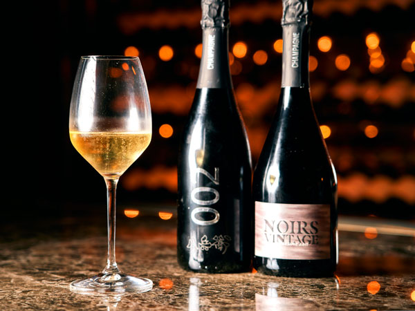 フランス現地では、星付き店など限られたレストランでしか飲めないことでも有名な逸品、“ヴァンサン・メティヴィエ”。このシャンパンを日本国内で飲める飲食店は同店のみ