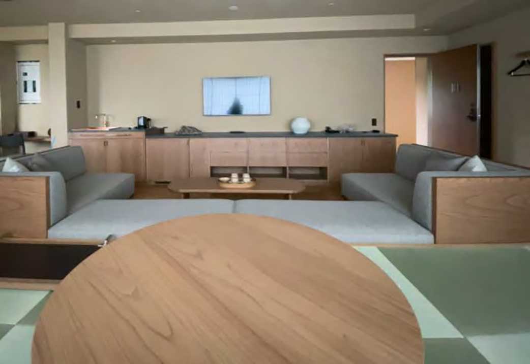 主な地域素材:センダン ( 九州産材 )=家具や建具に使用している木は、生産サイクルの早い注目の建材で九州全域に生育するセンダンを採用