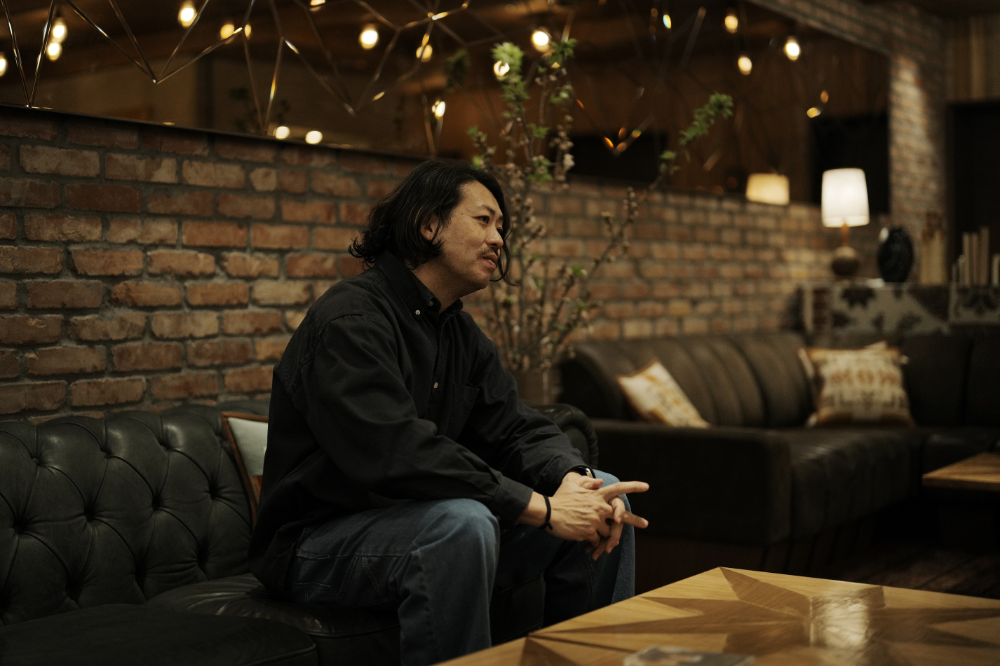 ロッジ風の設えとフレンドリーな接客で注目を浴びるUNWIND HOTEL & BAR 札幌、今後は英語力の底上げにも注力【PR】