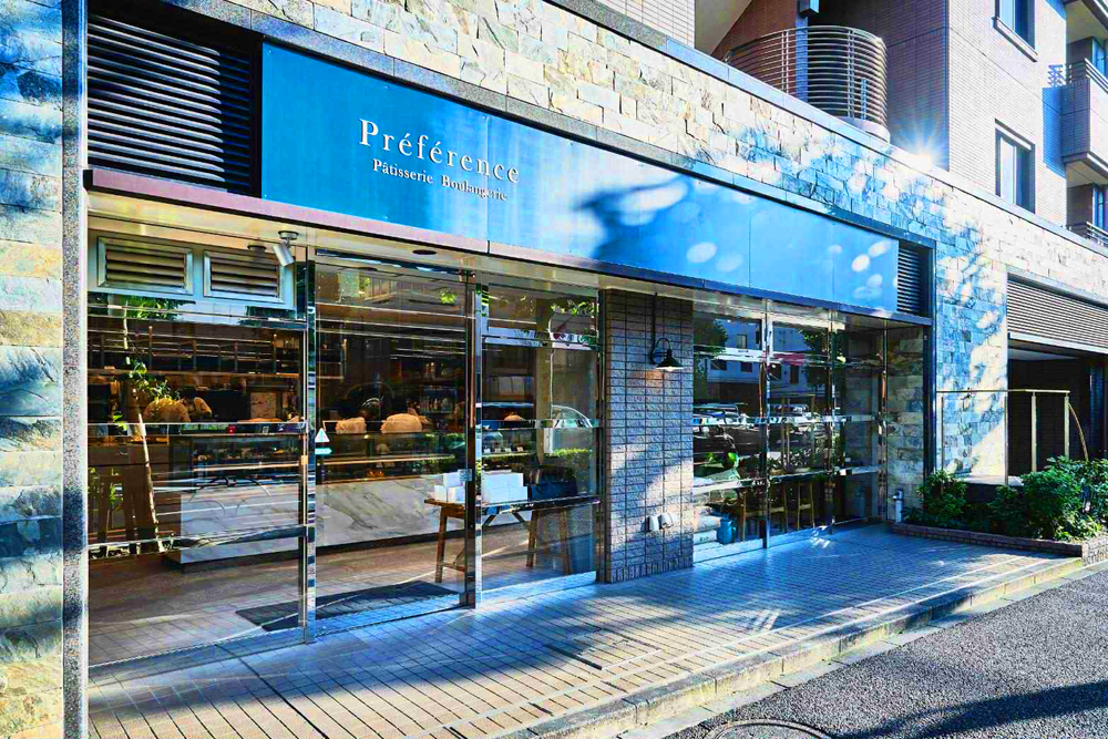 今でも週に2回出勤している「Préférence」。同店では料理人人生の中で初めて、女性の同僚がいる職場での仕事を経験した。年下の同僚からライフステージに関する相談を受けることもあり、さまざまな転機を経てきた今だからこそ、アドバイスできることもあるという