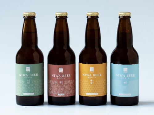 オリジナルクラフトビール「庭のビール」、左から「山葵」「苺」「蜂蜜」と新登場の「梅」