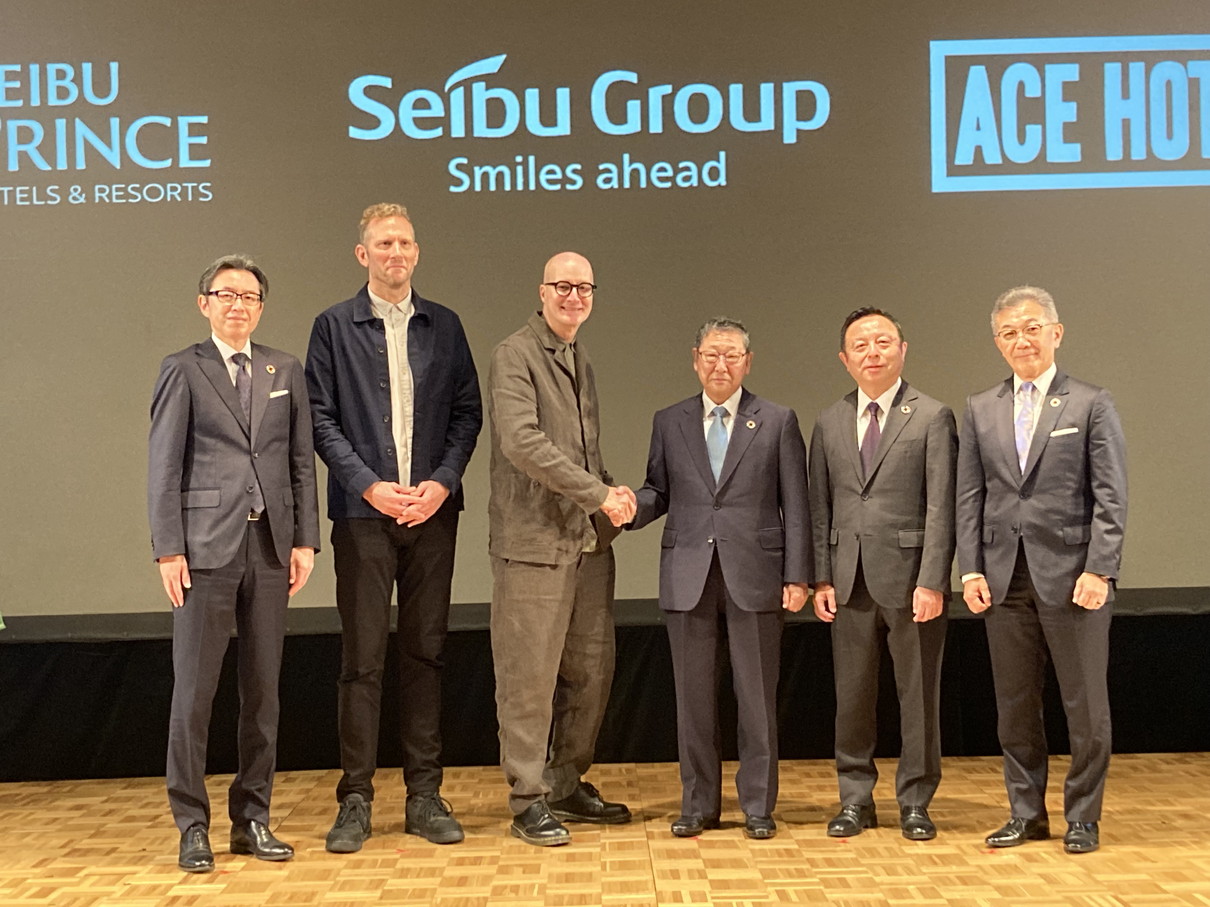 左より、SPW取締役常務執行役員 赤松衛一氏、AGI クリス・ペンCEO、同 ブラッド・ウィルソン会長、西武ホールディングス 会長 後藤氏、SPW 社長 金田氏、同エグゼクティブ・リージョナル・ヴァイス・プレジデント・アメリカ 大隅ビクター勝利氏