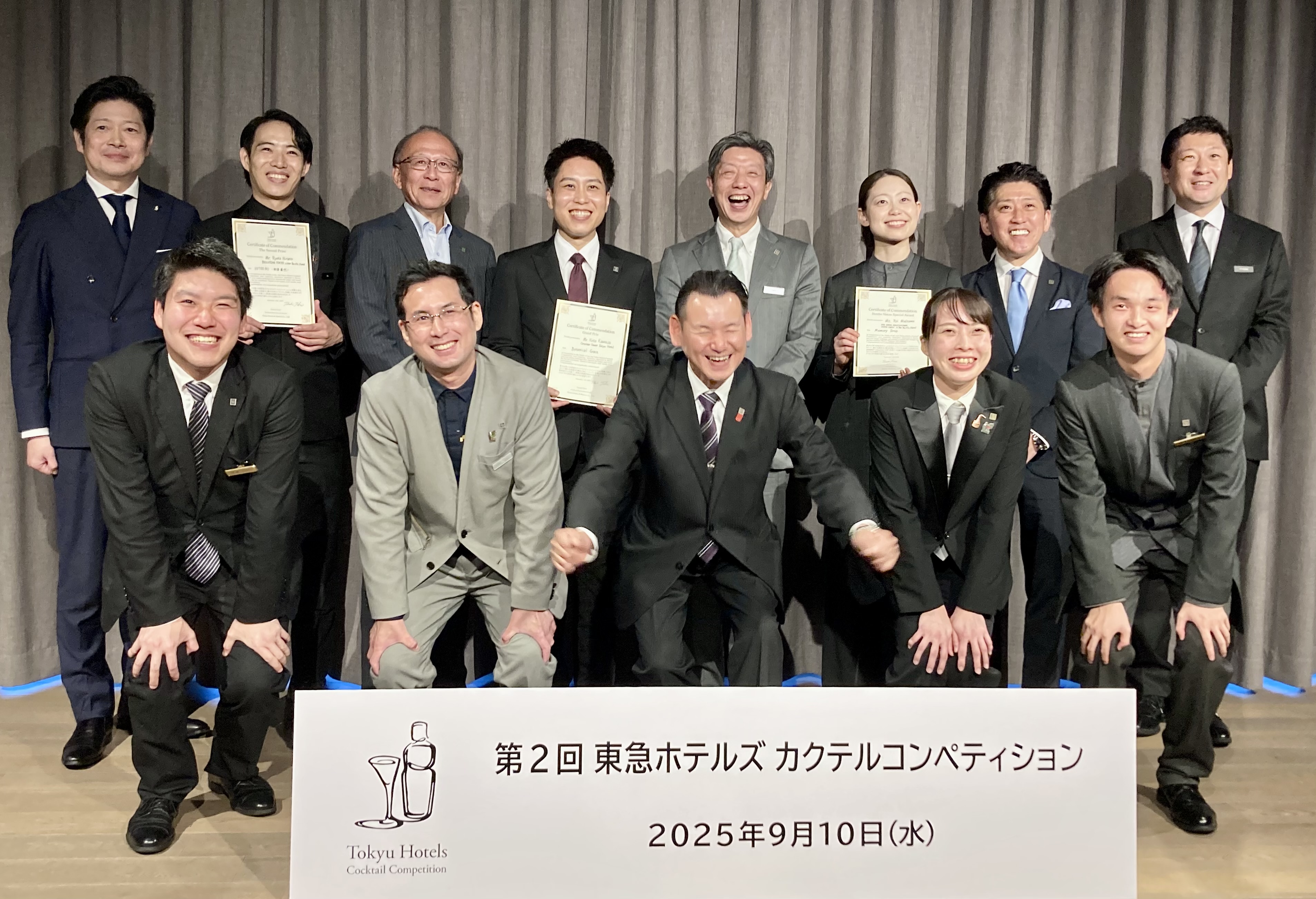 ファイナリストと審査員を含む全員で