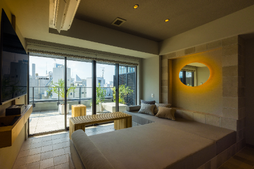 「＆Here」ブランド初となる、2室のテラスを備えたサウナ付きコンセプトルーム登場