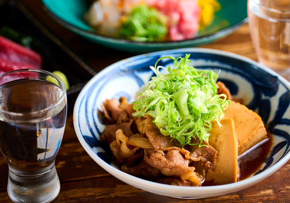 「‟蕎麦前“からの、‟東京の夜‟を楽しんでいただける場にしていただけるのも嬉しいですね」。東京の‟IN”を作る同社代表取締役社長の金子氏が提案するアペリティフがここにある