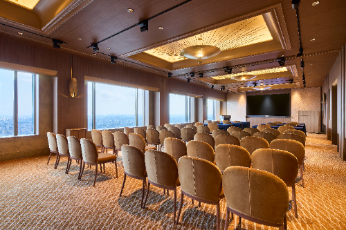 壁に埋め込み式の大型LEDディスプレイを設えた「ソレール」(135㎡)