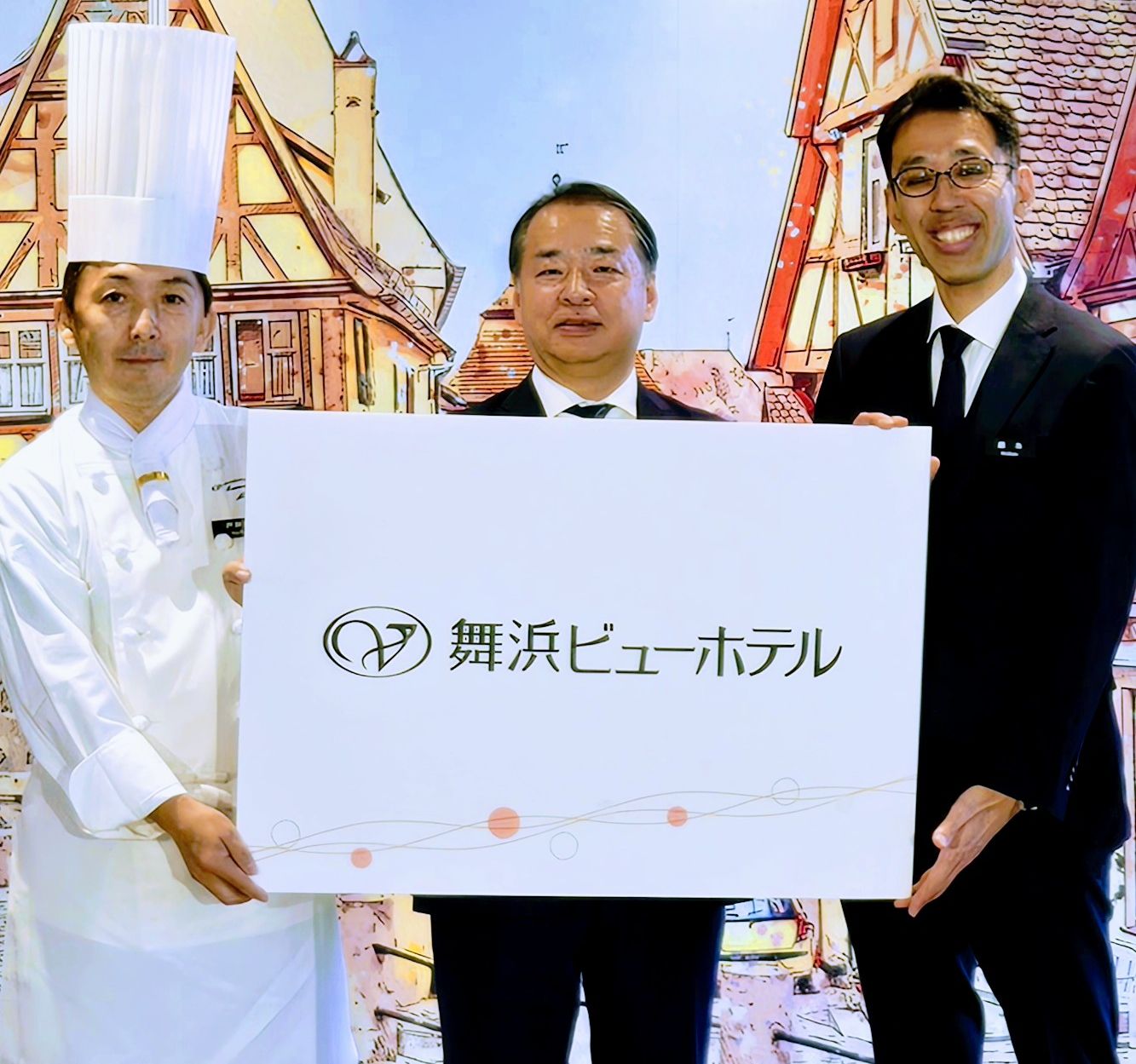 （右から順に）戸井田誠 料理長、大町祐輔 代表取締役社長、鈴木裕樹 総支配人