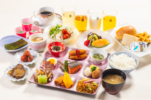 メニューは、厳選銀鮭、ウインナーソーセージ、手作り煮物など。惣菜は保存料、着色料、添加物不使用だ