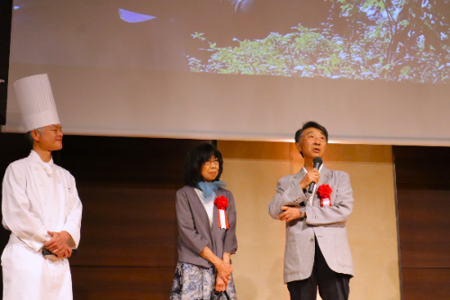 会のさなか、生産者の想いを伝える場面もあった