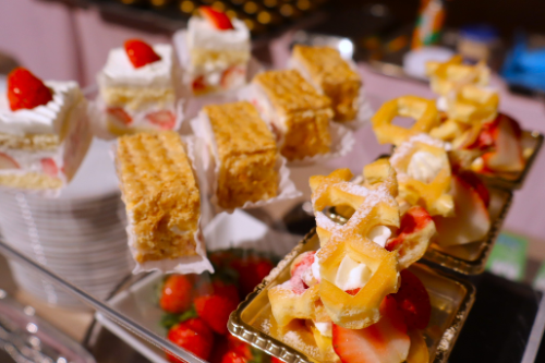 信州安曇野スカイファーム、百瀬さんの苺を使ったナポレオンパイとミルフィーユガトー仕立てとバニラシャンティ