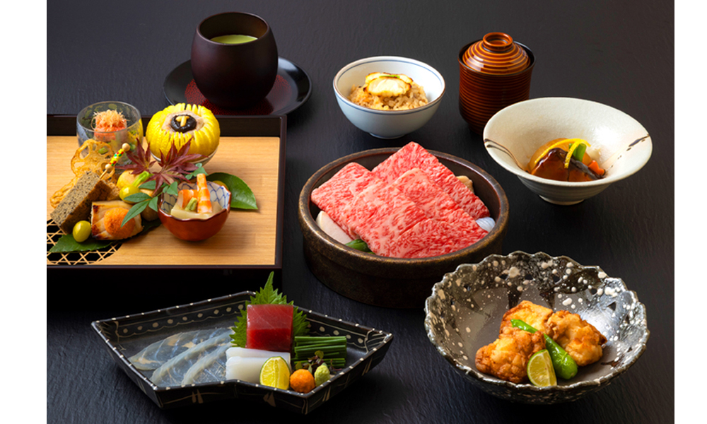 冬のコースから「【一人ひと鍋】黒毛和牛すき焼きと河豚会席」。同社が力を入れる和牛と河豚の粋を存分に味わえる内容で、お造りの内容に応じて3種類のコースが用意されており、好みやシーンに合わせて選ぶことができる