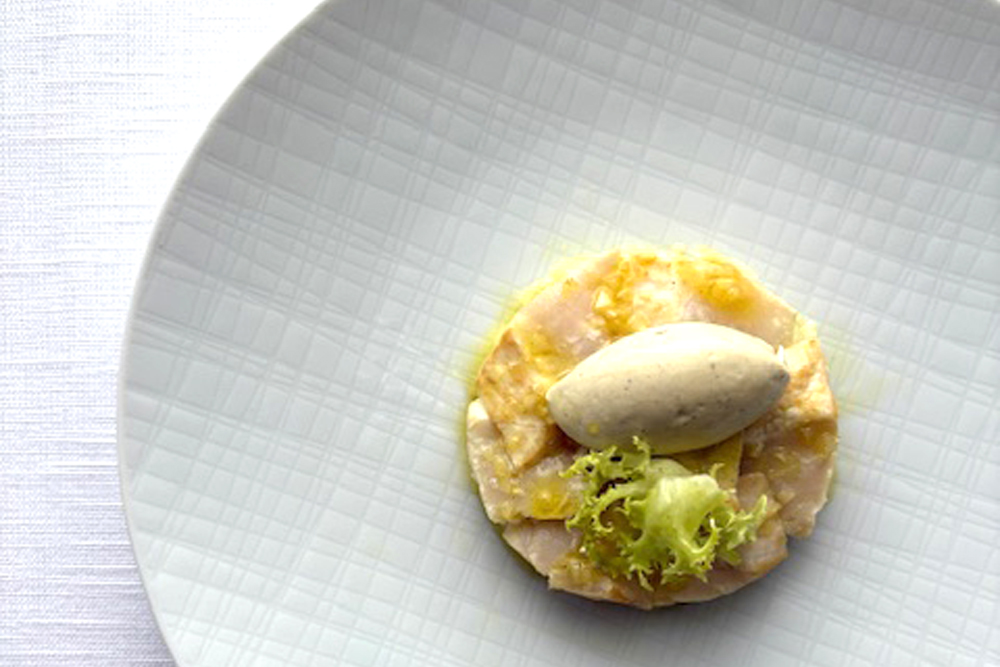 ‟カジキマグロの軽い燻製 シチリア産ピスタチオのクリーム“