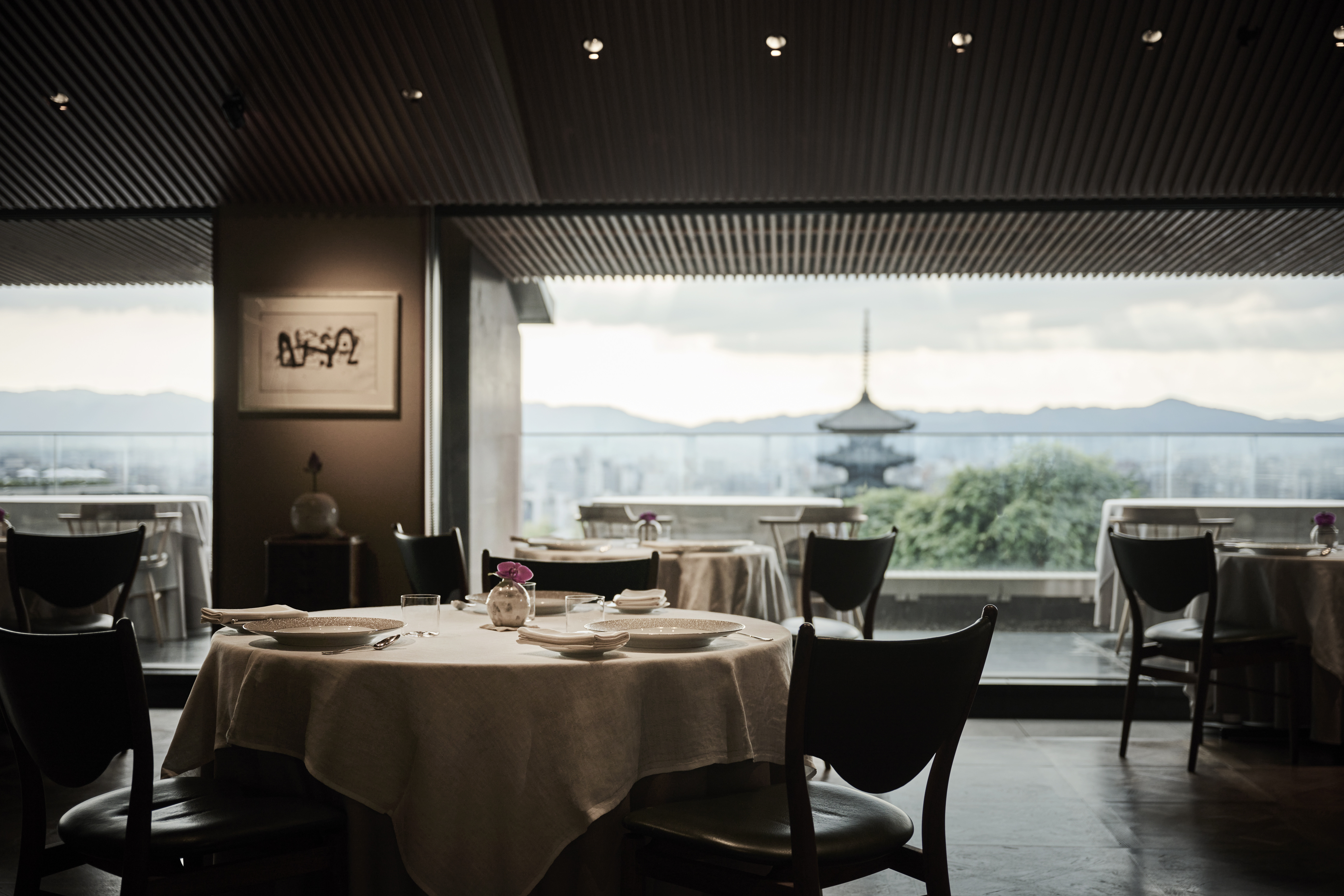 「レストラン ひらまつ高台寺」の店内