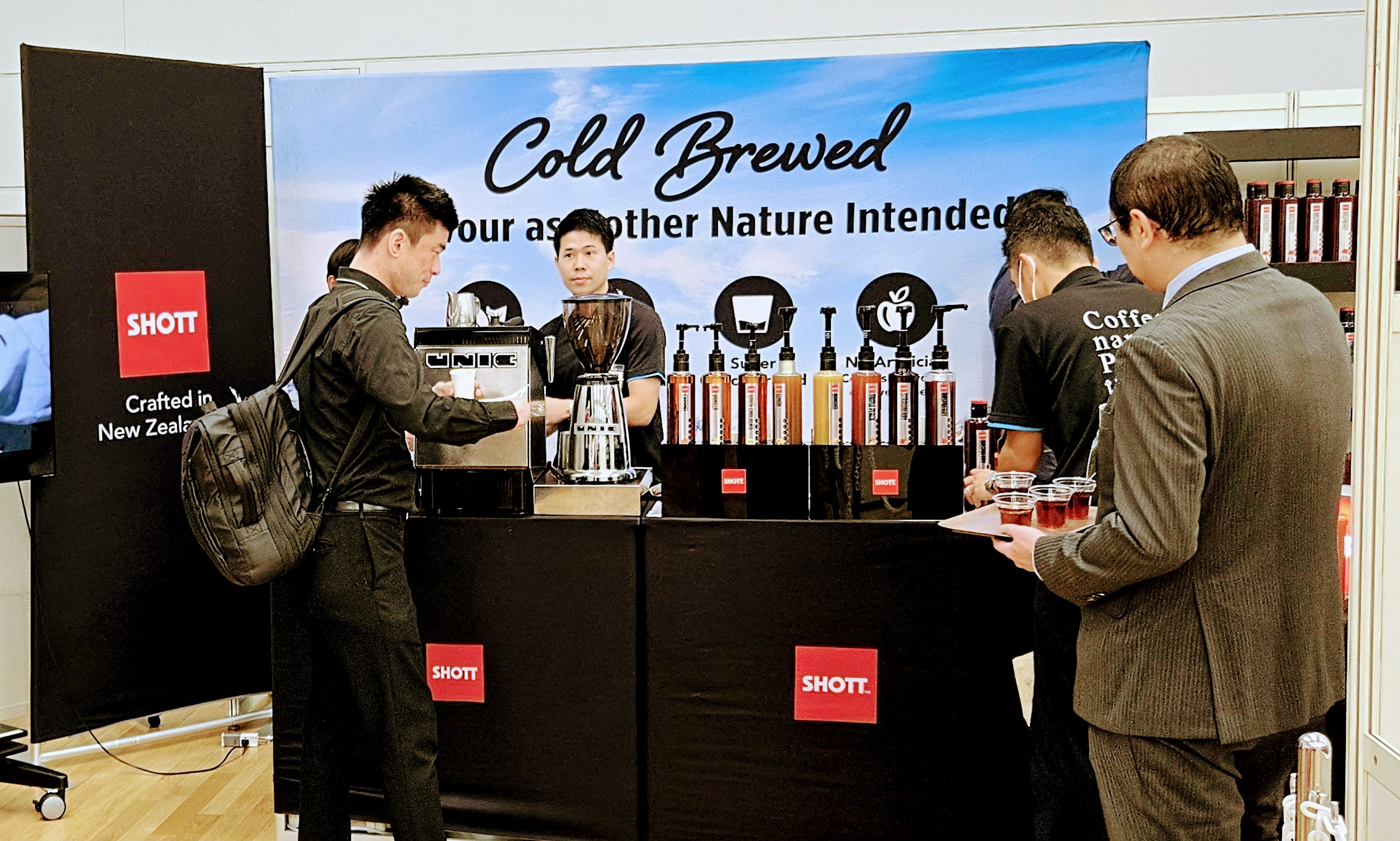 試食・試飲・商談の様子