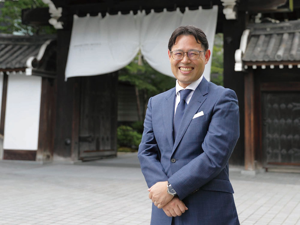 2025年11月号 TOP RUNNER　第21回 HOTEL THE MITSUI KYOTO　総支配人　加勢田 愉士氏