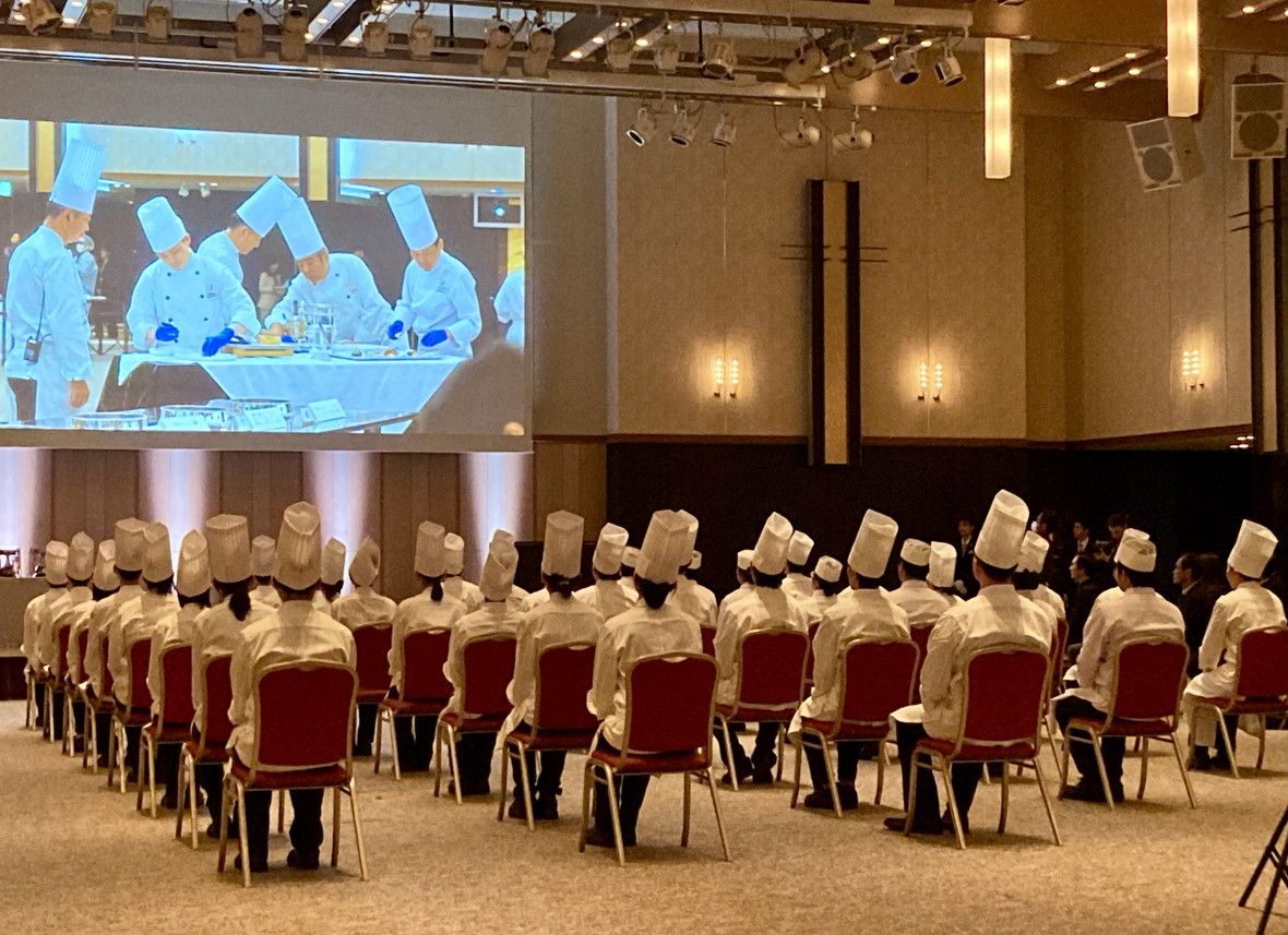 審査発表を待つ選手たち