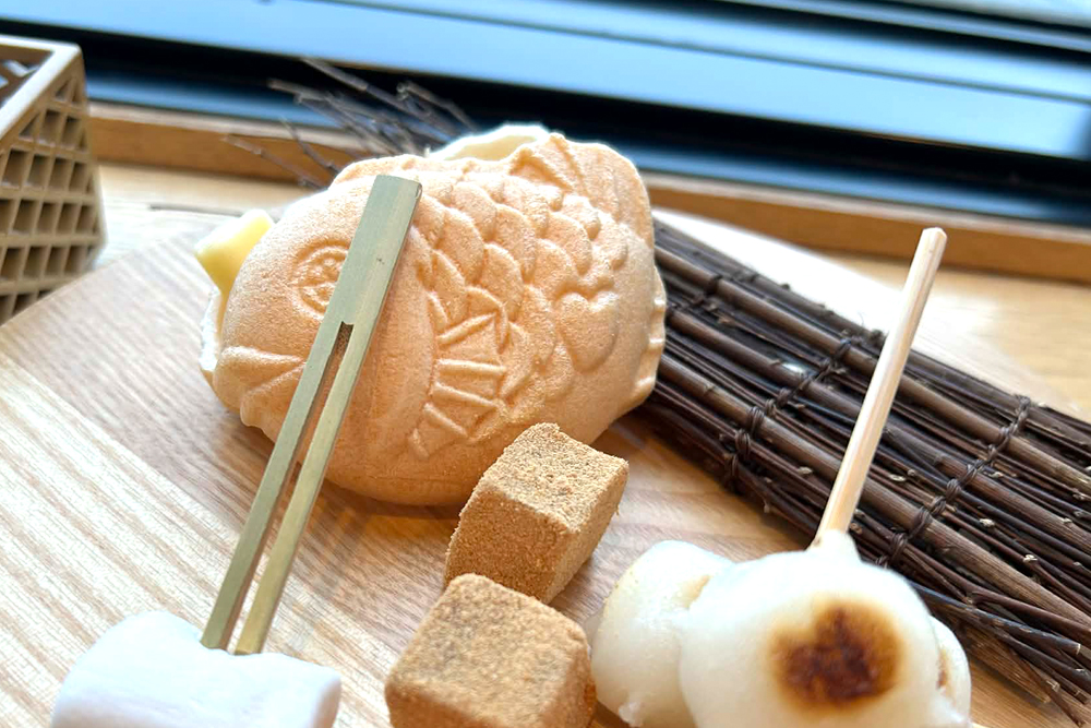 ハートマークがほどこされたもなかの皮には、バターが忍ばせてある。数種のあんこを組み合わせてもよし、いちごとあんこで“いちご大福ならぬ、いちごもなか”にするもよし、多種多様に遊びながら楽しめる点も嬉しい