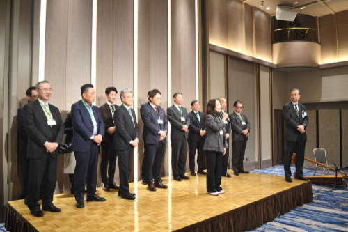 全日本ホテル連盟の理事らが壇上で挨拶