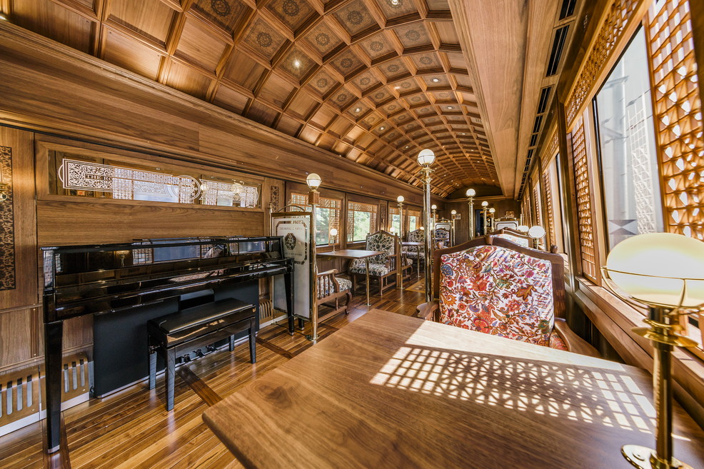 車両デザインはインダストリアルデザイナー（工業デザイナー）の水戸岡鋭治氏が手がけた