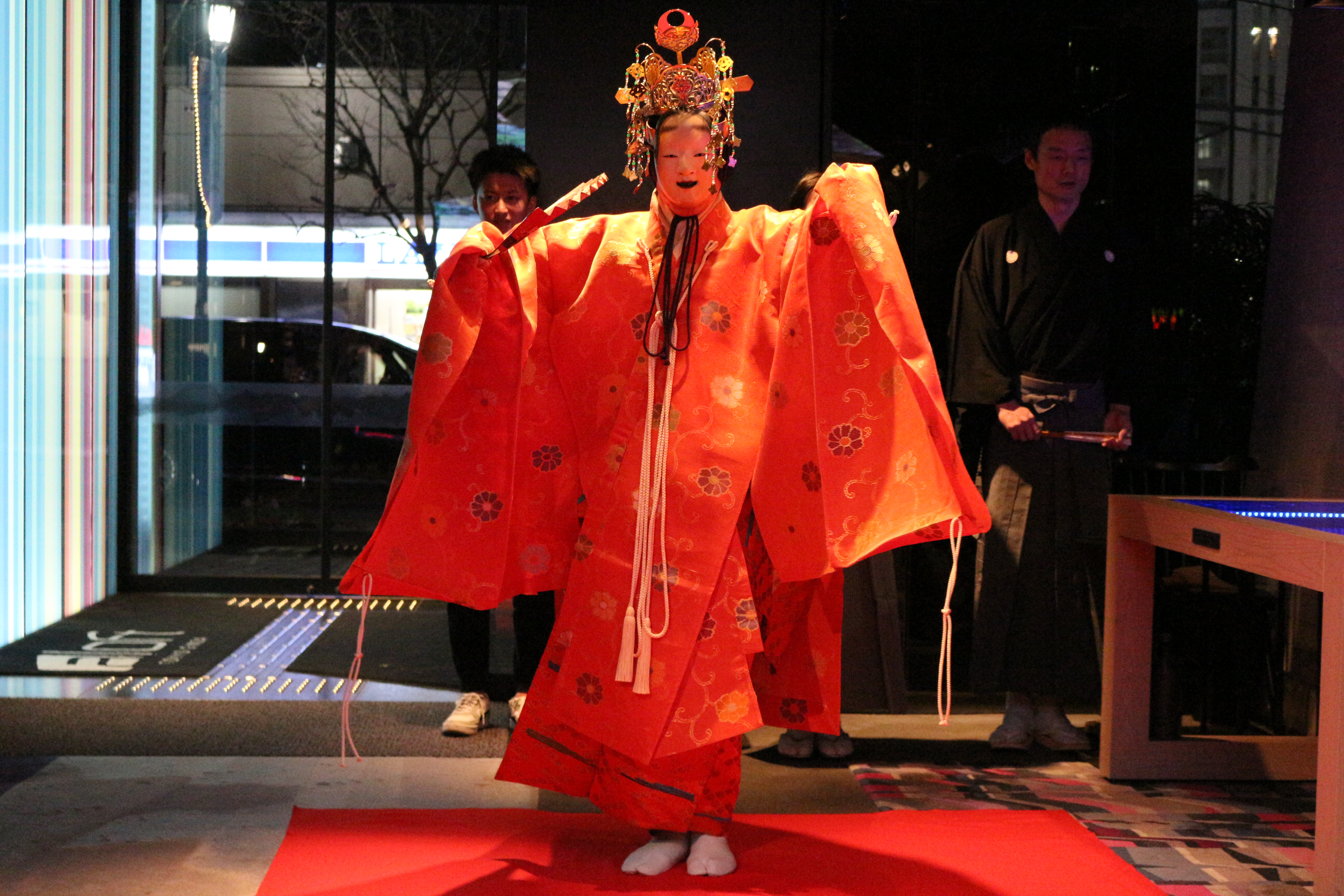 ホテルロビーで体験する能楽の世界　─Aloft Tokyo Ginza、英語進行の参加型プログラムでインバウンドに訴求