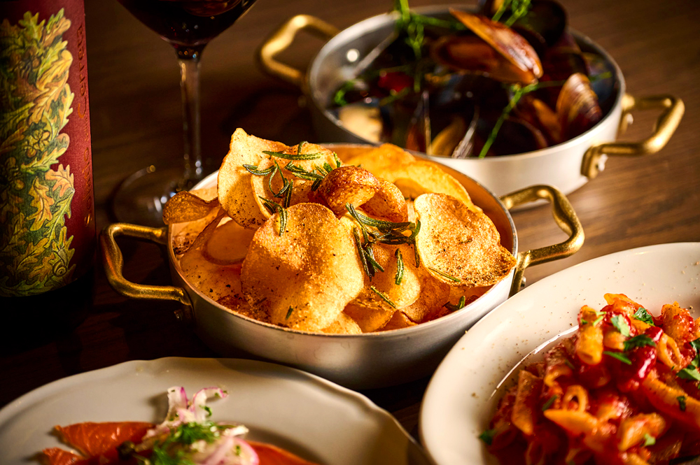 本施設において最も秀逸なプログラムであり、㈱グリップセカンドにレストラン運営を依頼する醍醐味ともいえるのが、会食後の‟もう一口”や旅先での一日の締めくくりを充実させる‟ナイトミール“メニューの設置だ。既に多くのお客さまから好評を得ており、今後はルームサービスの導入も検討したいという