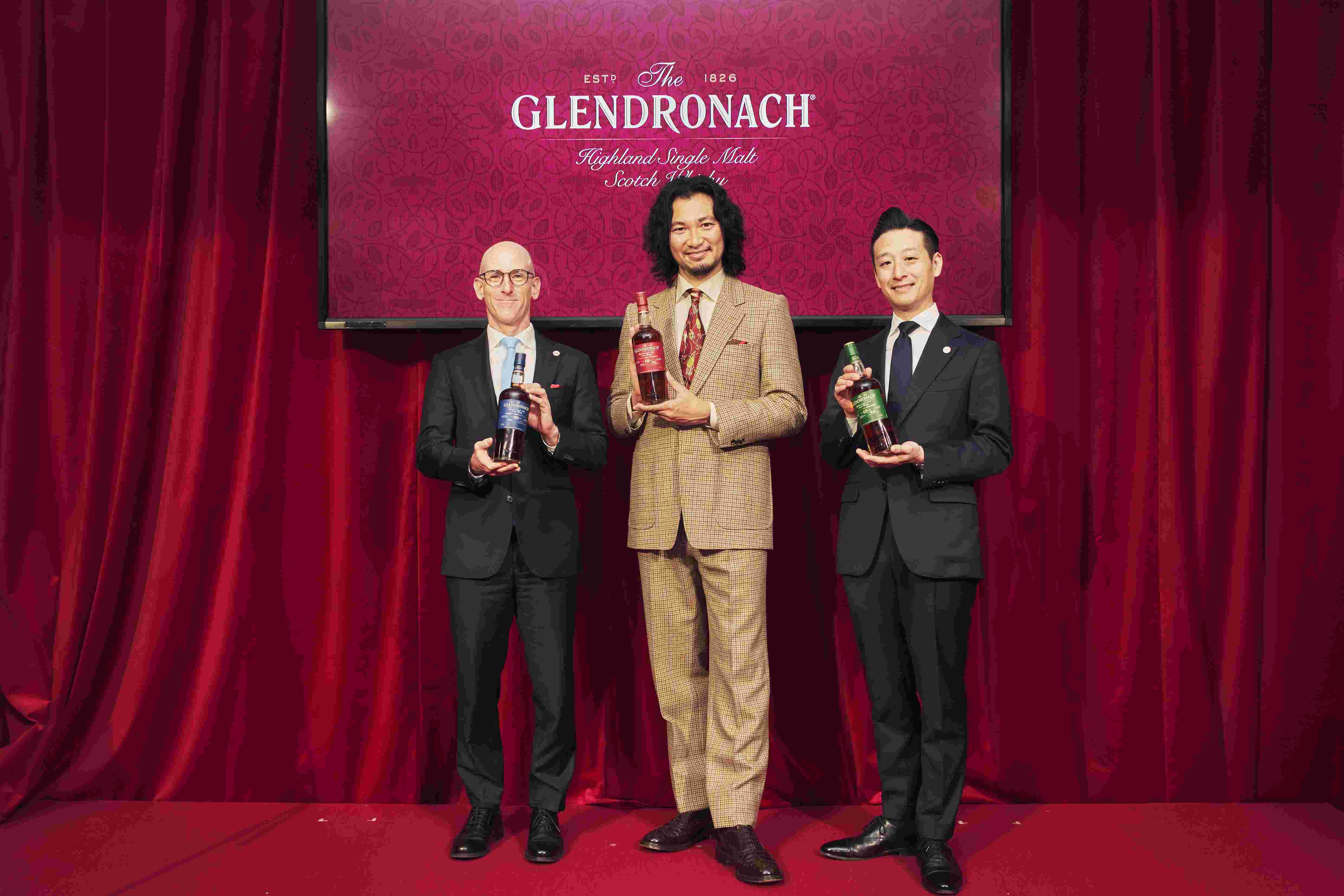 写真：左より アーロン・ジェイ・マーティン氏, 青木崇高氏,吉田宏樹氏