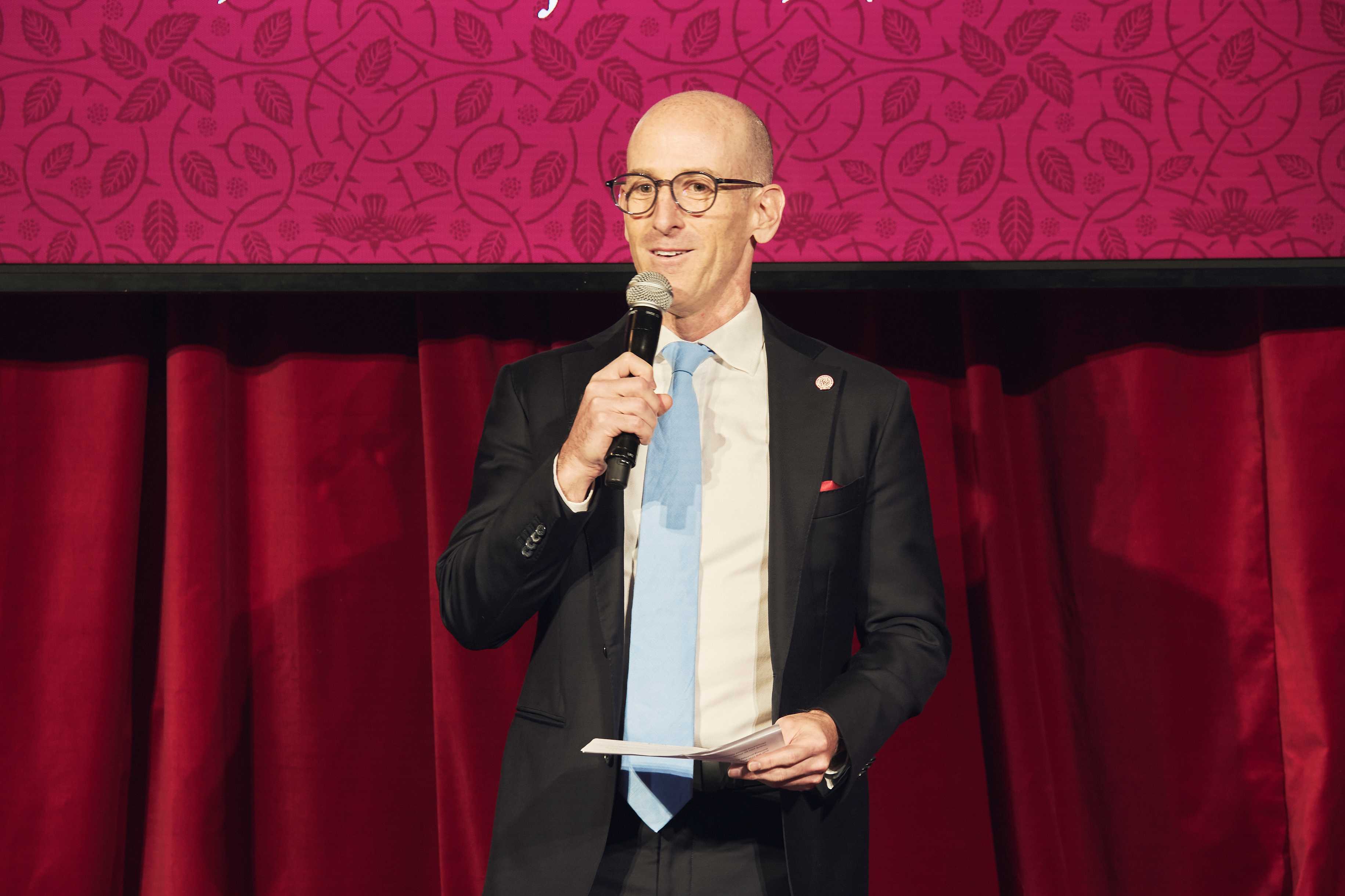 写真：オープニングを飾るマーティン氏