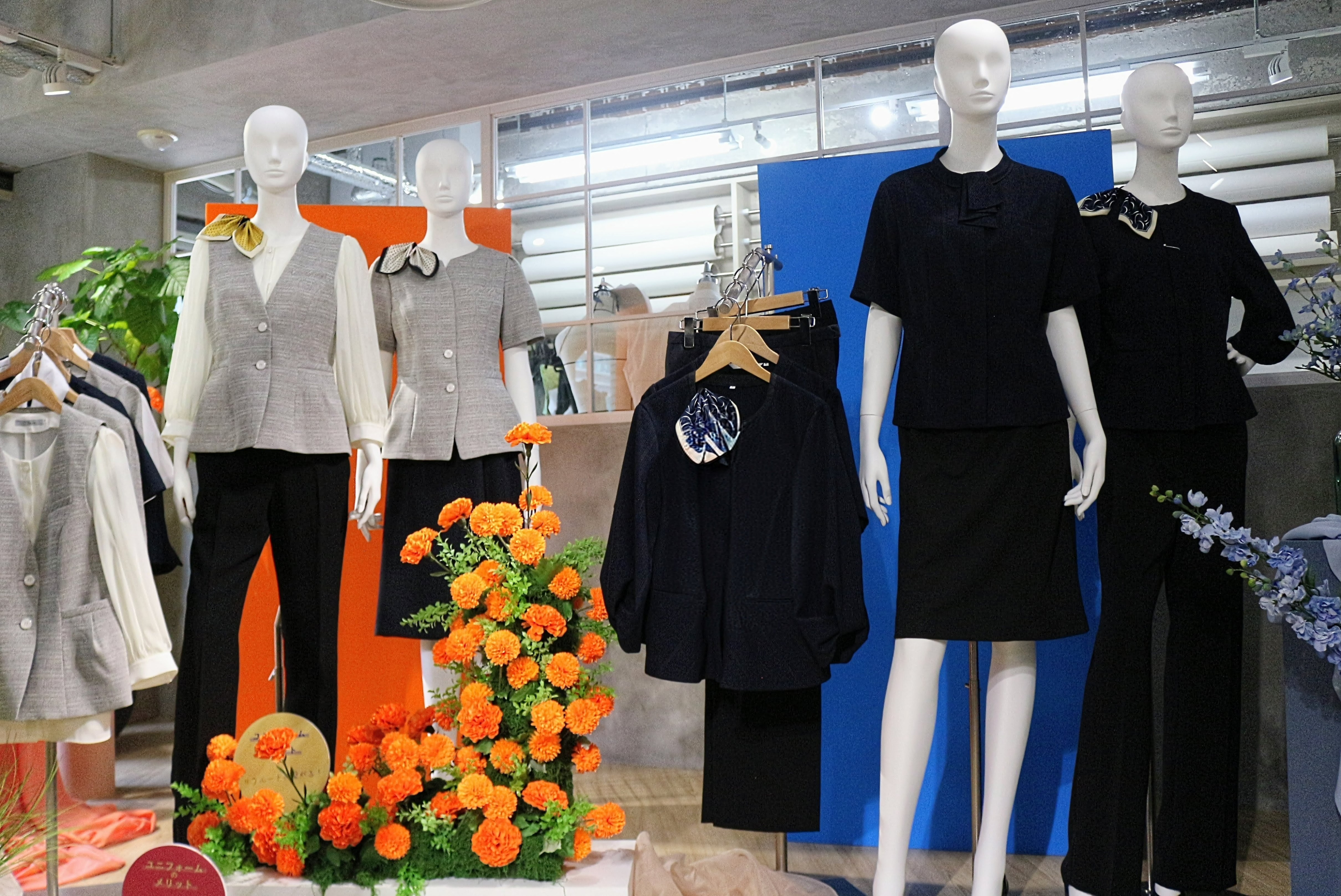 写真：「サブリエツイード」(写真左)「バンピーライト」(写真右)