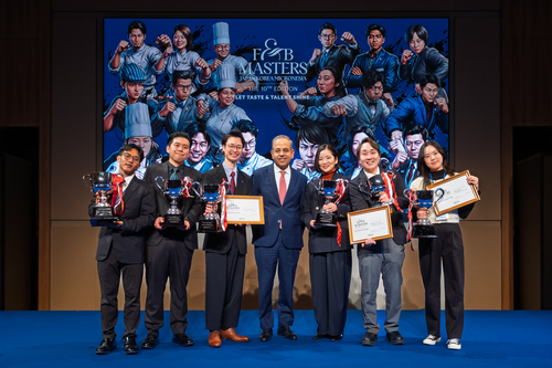 「F&Bマスターズ2026」6部門の優勝者とヒルトン 日本・韓国・ミクロネシア地区 代表 ジョセフ・カイララ氏（写真中央） 